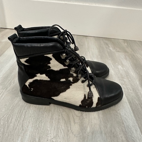 Stuart Weitzman Spanish Crafted Cowhide Lace-Up Ankle Boots Ladies Size 4W - Picture 11 of 13